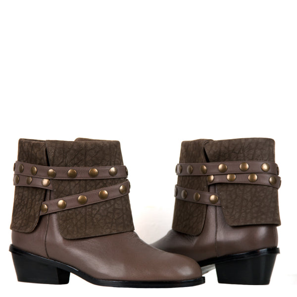 Dina brown - Brown ankle boots with studs