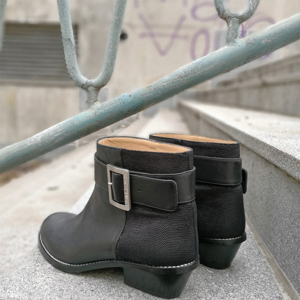 Emma black - Black ankle boots with buckle
